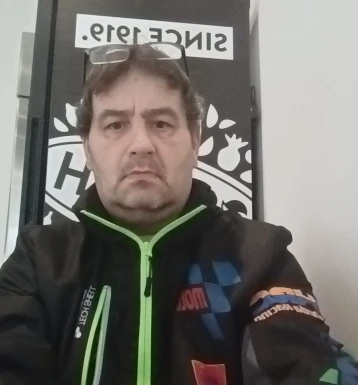 <span>Bort, 48</span> <span style='width: 25px; height: 16px; float: right; background-image: url(/bitmaps/flags_small/SI.PNG)'> </span><br><span>Ljubljana, Eslovenia</span> <input type='button' class='joinbtn' style='float: right' value='JOIN NOW' />