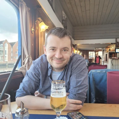 <span>Glen, 37</span>&nbsp;<span style='width: 25px; height: 16px; float: right; background-image: url(/bitmaps/flags_small/DE.PNG)'>&nbsp;</span><br><span>Hamburg, Alemania</span>&nbsp;<input type='button' class='joinbtn' style='float: right' value='JOIN NOW' />