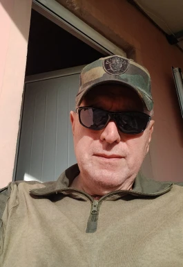 <span>Chris, 69</span> <span style='width: 25px; height: 16px; float: right; background-image: url(/bitmaps/flags_small/GR.PNG)'> </span><br><span>Ioannina, Griechenland</span> <input type='button' class='joinbtn' style='float: right' value='JOIN NOW' />