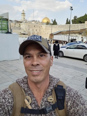 <span>Jeremy , 47</span> <span style='width: 25px; height: 16px; float: right; background-image: url(/bitmaps/flags_small/US.PNG)'> </span><br><span>Dallas, Estados Unidos de América</span> <input type='button' class='joinbtn' style='float: right' value='JOIN NOW' />