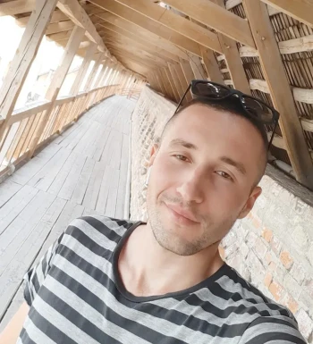 <span>Andrii , 36</span>&nbsp;<span style='width: 25px; height: 16px; float: right; background-image: url(/bitmaps/flags_small/DE.PNG)'>&nbsp;</span><br><span>Dortmund, Germania</span>&nbsp;<input type='button' class='joinbtn' style='float: right' value='JOIN NOW' />