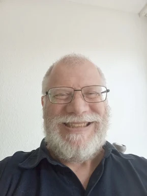 <span>Jörg, 60</span> <span style='width: 25px; height: 16px; float: right; background-image: url(/bitmaps/flags_small/DE.PNG)'> </span><br><span>Landshut, Германия</span> <input type='button' class='joinbtn' style='float: right' value='JOIN NOW' />