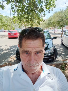 <span>Rafa, 64</span> <span style='width: 25px; height: 16px; float: right; background-image: url(/bitmaps/flags_small/ES.PNG)'> </span><br><span>Alicante, España</span> <input type='button' class='joinbtn' style='float: right' value='JOIN NOW' />